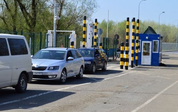 Венгрия ослабила правила въезда для украинцев