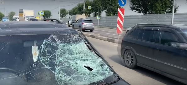 В Красноярске под колёсами авто погиб пенсионер