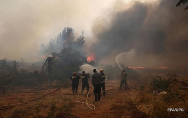 Лесные пожары в Греции: погибло два человека