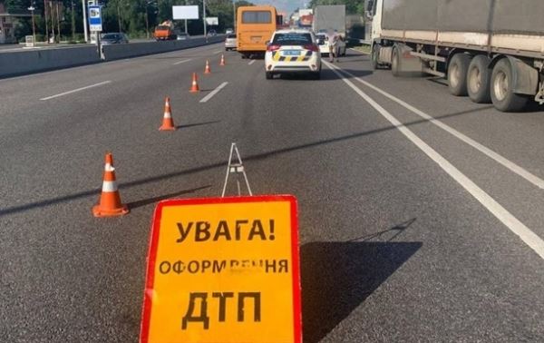 Под Киевом автобус с пассажирами столкнулся с грузовиком, есть пострадавшие